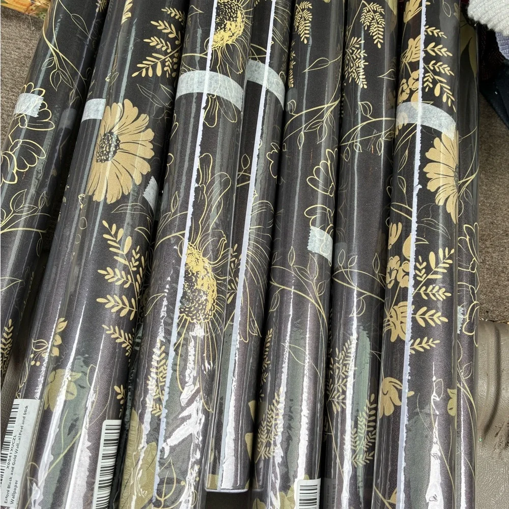 Vintage floral black & gold wallpaper